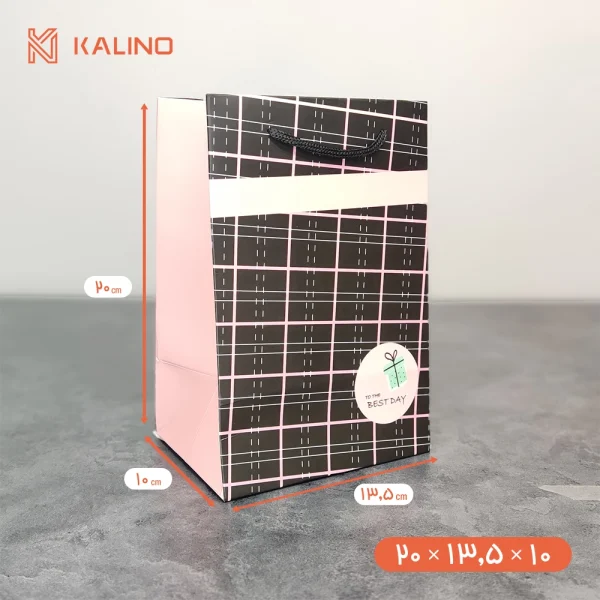 ساک دستی مشکی صورتی طرح چهارخانه The Best Day در سایز 20 * 13.5 * 10