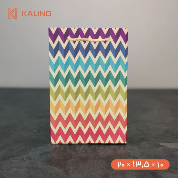 ساک دستی رنگی طرح زیگ زاگی در سایز 20 * 13.5 * 10